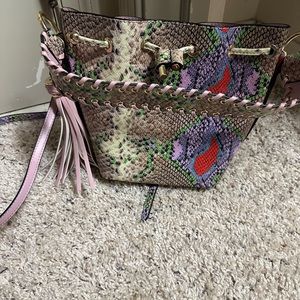 Cross body… I only used a couple times in great condition.